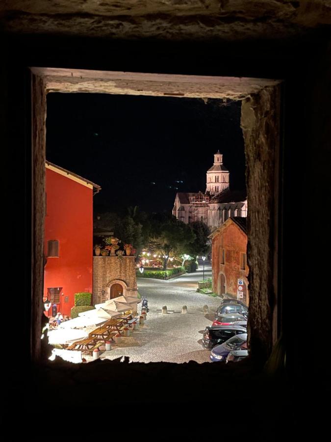 Alloggio La Torre Fossanova Priverno Exterior foto